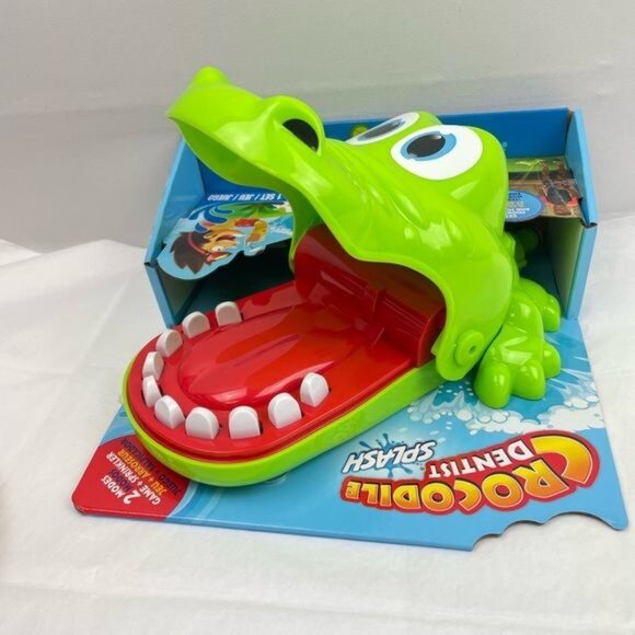 CROCODILE DENTIST  Splash Water Toy for Kids Summer Backyard Water Sprinkler - Picture 4 of 10